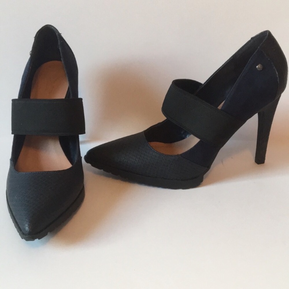 Simply Vera Vera Wang “Irma” Black Heels